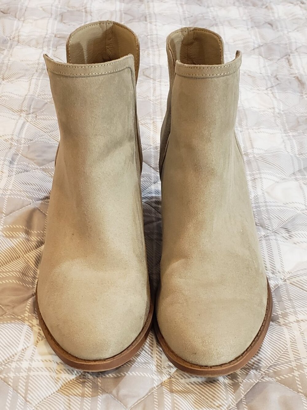 LOFT Women's Beige Faux suede ankle booties Size 10M